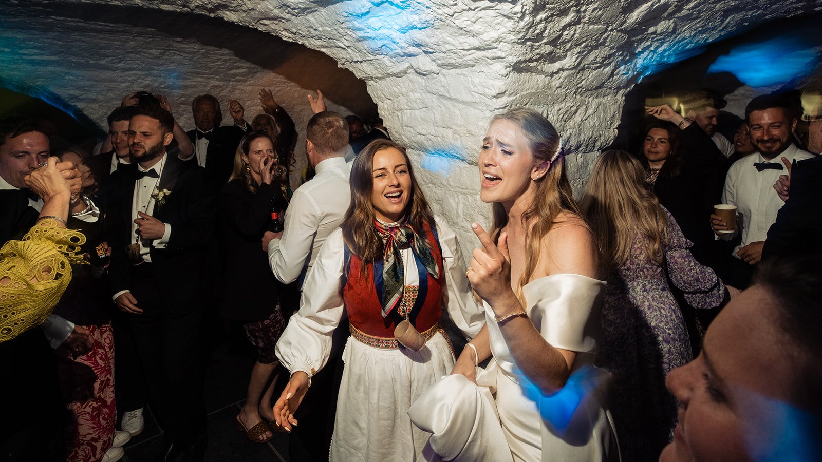 Wedding dancefloor - yeti - devon - wedding 3.jpg
